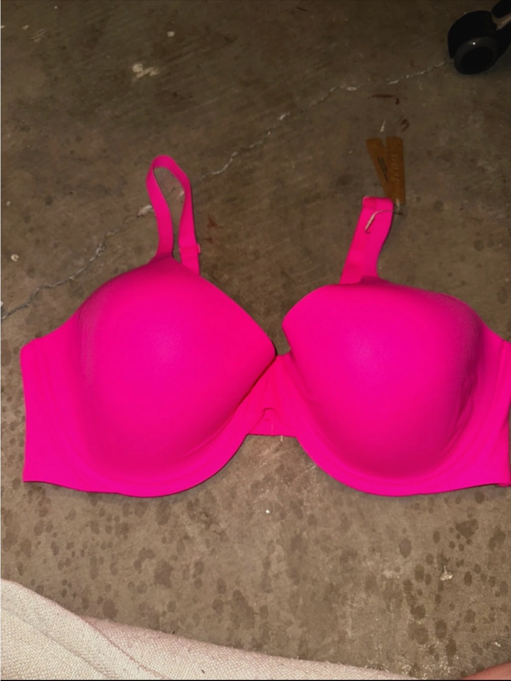 Skims fits everybody scoop plunge bra color neon pink size 46 DDD